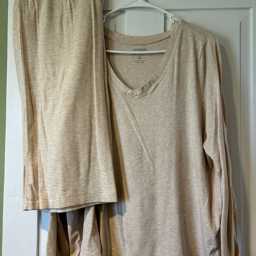 Terra & Sky Women's Beige Lounge Set